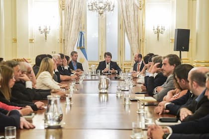 El jefe de Gabinete, Nicolás Posse, encabeza la reunión con legisladores libertarios