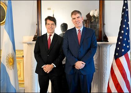 El jefe de Gabinete, Nicolás Posse, junto con el subsecretario de Asuntos Internacionales del Tesoro de los Estados Unidos, Jay Shambaugh, en Washington.