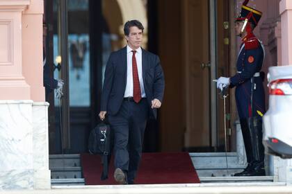 EL jefe de gabinete, Nicolas Posse se retira de Casa Rosada