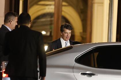 El jefe de Gabinete Nicolás Posse se retira de la Casa Rosada