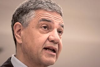 Jorge Macri mostró la recuperación del edificio usurpado del Conicet que tenía carteles del kirchnerismo