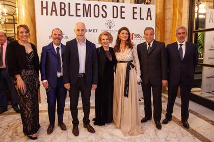 El jefe de gobierno Horacio Rodríguez Larreta junto a invitados y organizadores, en la gala a beneficio de la Fundación Bullrich en el Alvear Palace