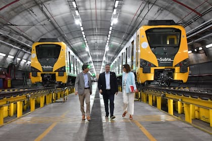 El Jefe de Gobierno, Jorge Macri, junto al ministro de Infraestructura y Movilidad, Pablo Bereciartua, y la vocera institucional de la Ciudad, Laura Alonso, después del anuncio del Sistema Integrado de Movilidad