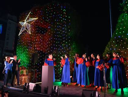 El jefe de Gobierno, Jorge Macri, participó del show que iluminó el Obelisco con luces navideñas