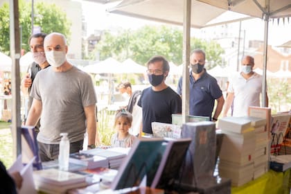 El Jefe de Gobierno y el ministro de Cultura visitaron la feria de editoriales y librerías en el Parque de la Estación durante el fin de semana largo