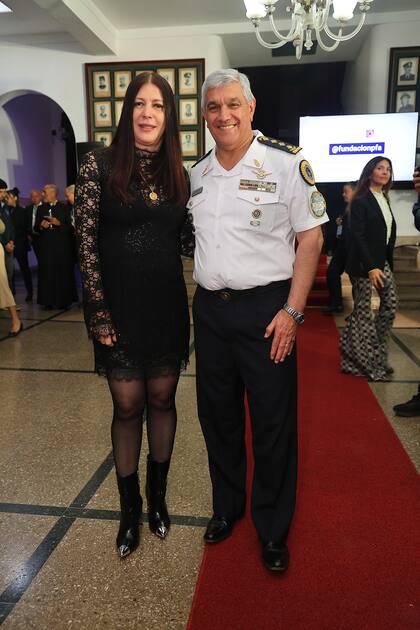 El jefe de la Policía Federal Argentina, el comisario general Luis Alejandro Rolle, y su esposa, Patricia Delgado