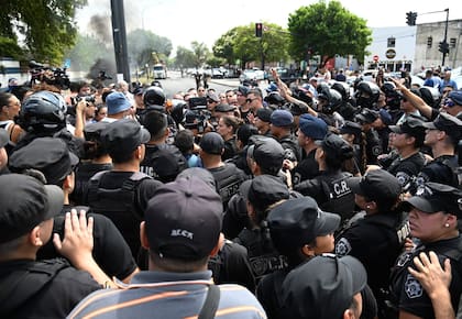 El jefe de policía, Luis Maldonado, al brindar su conferencia de prensa esta mañana
