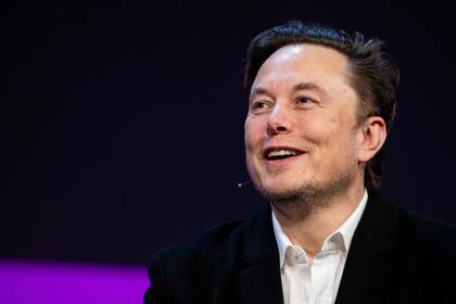 El jefe de Tesla, Elon Musk hablando con el director de TED, Chris Anderson, en la conferencia TED2022: A New Era, en Vancouver, Canadá, el 14 de abril.