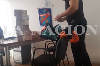 El jenga de billetes y el circuito por la City del dinero de la Rosadita de la AFA