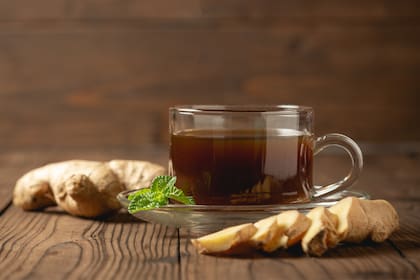 El jengibre suele presentarse como infusión para ingerirlo