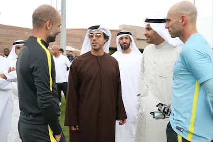 El jeque Mansour junto a Pep Guardiola, DT del City