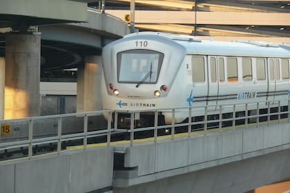 El JFK AirTrain funciona las 24 horas los 365 días del año