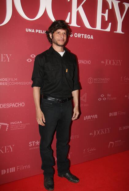 El jockey es la octava película de Luis Ortega, que anteriormente presentó Caja negra (2002), Monoblock (2005), Los santos sucios (2009), Verano maldito (2011), Dromómanos (2012), Lulu (2014), El ángel (2018)