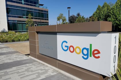 El joven aceptó un trabajo en Google y vivió en su auto tres meses mientras esperaba que venciera su contrato de alquiler