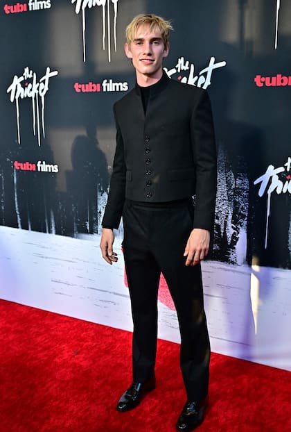 El joven actor estadounidense Levon Hawke, hijo de Ethan Hawke y Uma Thurman, también forma parte del elenco del film dirigido por Elliott Lester