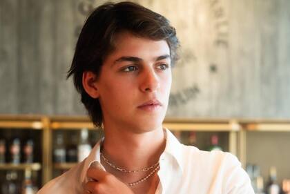 El joven actor tiene 20 años e incursiona en el mundo de la moda desde los 16