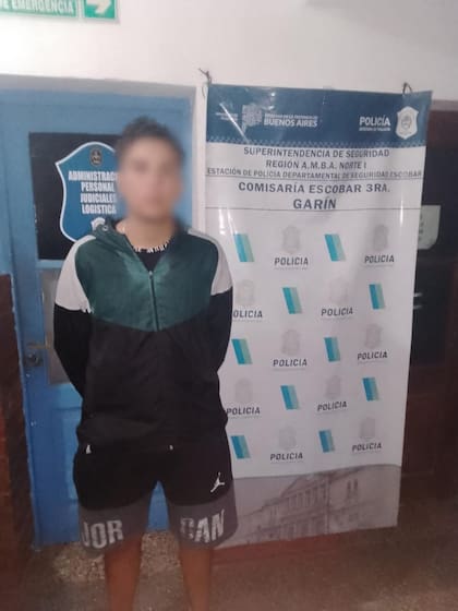 El joven de 22 años huyó del lugar del choque.