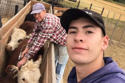 El joven de una familia dedicada a la actividad agrícola ganadera