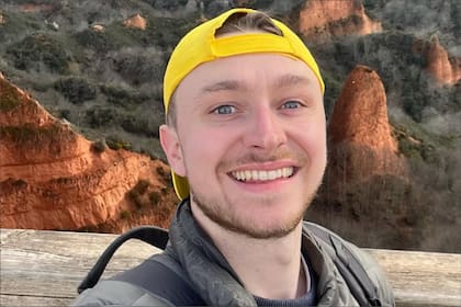 El joven estadounidense consideró regresar a su país natal para trabajar en un banco, pero decidió que su verdadero sueño era encontrar la libertad en el extranjero