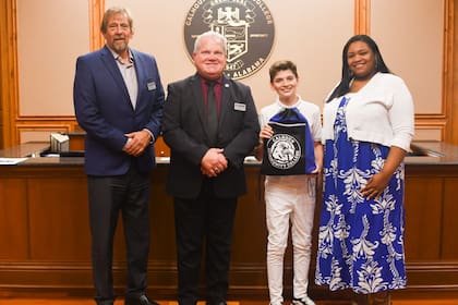 El joven estudia un título de asociado en Ciencias en Educación General más una especialización en Química
