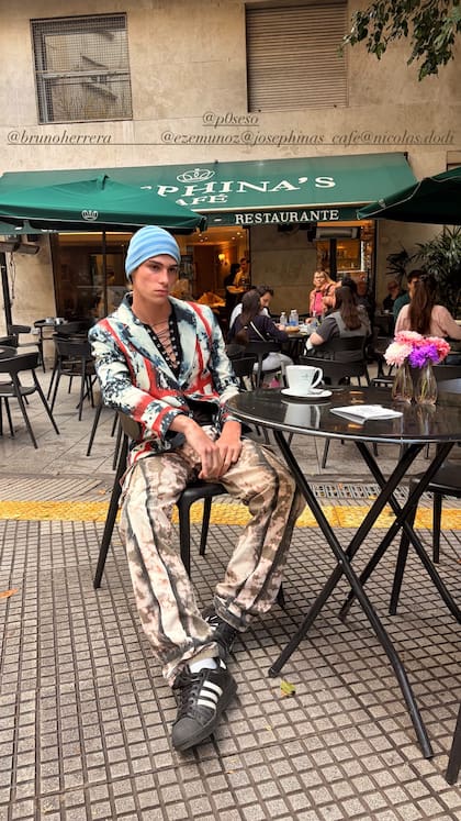 El joven mostró su costado más fashionista durante la producción fotográfica
