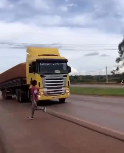 El joven paraguayo corrió serio riesgo de ser atropellado