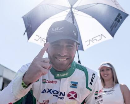 El joven piloto no pudo ocultar su alegría por su resultado en la clasificatoria (Foto: valenyan_)