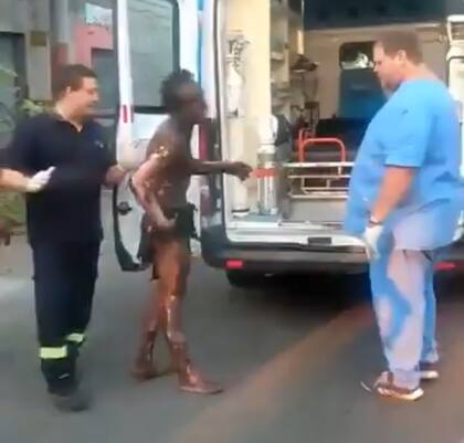 El joven quemado antes de ser trasladado