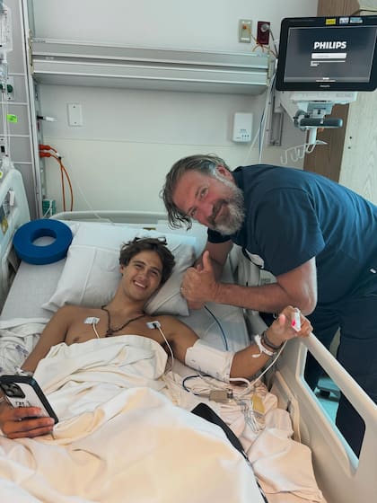 El joven recibió el acompañamiento de su familia (Foto: @stavrosflo)