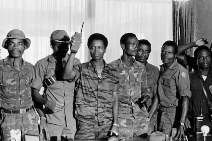 El joven sargento Samuel Doe lidera el sangriento golpe de Estado en Lineria con solo 29 años