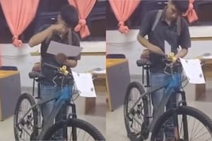 El emotivo regalo a un joven que se recibió y hacía 16 kilómetros en bicicleta todos los días para estudiar