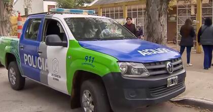 El joven se encontraba tendido en el piso producto de dos disparos que impactaron en el glúteo derecho y el otro en el hombro