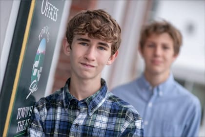 El joven se presenta para gobernador de Vermont por el partido Libertad y Unidad junto a su compañero Charles D. Bass, quien se postula para vicegobernador