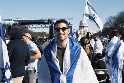 El joven trabajaba en el departamento político de la embajada y analizaba asuntos de Medio Oriente y el norte de África