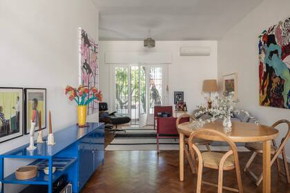 El juego de comedor vintage lo tenían los dueños de casa antes de comenzar la reforma. Obra (diga.ruth). Flores de mostacillas (Roman Vitali).