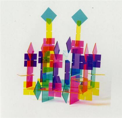 El juego de la Matusa, piezas de acrílico, medidas variables, c. 1984