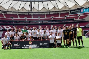 Estrellas, nominados y futbolistas comparten la cancha antes de la fiesta del domingo