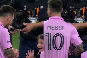 Mateo Messi desafió a Lionel en la cancha y el video del juego enterneció a todos