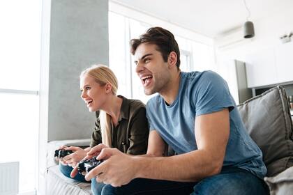El juego entre adultos fortalece la satisfacción en pareja, mitiga conflictos y aporta dinamismo a la relación