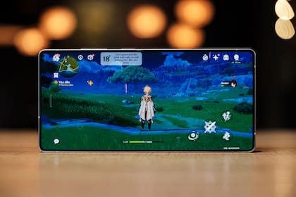 El juego Genshin Impact en un Samsung Galaxy S25 Ultra