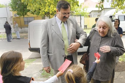 El jueves 14 de marzo, “Mariela” llega a su casa de Ituzaingó junto con un amigo de la familia, Jorge Granica, quien minutos antes la había acompañado al Ministerio del Interior a renovar su pasaporte