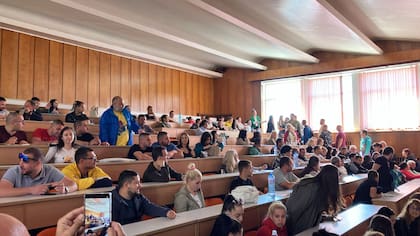 El jueves 15, en la Universidad de Agricultura de Plovdiv, con aproximadamente 170 alumnos, profesores y productores hubo disertaciones sobre el sistema productivo argentino