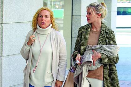 El jueves 17, las cuñadas pasaron varias horas en la tienda Saint Laurent, donde renovaron su guardarropa y compraron regalos.