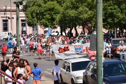 El jueves hubo movilizaciones y una asamblea en el ingreso del frigorífico