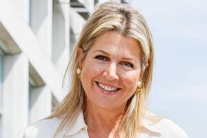 El jueves la reina de los Países Bajos participó de una actividad en la ciudad de Hoofddorp y terminó sacándose una selfie (Foto: Instagram @patrickvkatwijk)