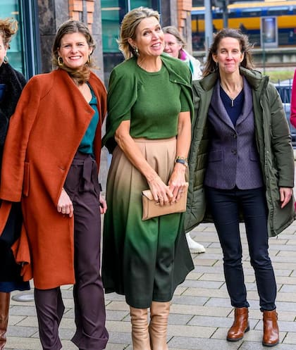 El jueves, la reina Máxima causó sensación al lucir una falda degradé (Foto: Instagram @queen.maxima / @koninklijkhuis)