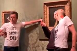 El jueves pasado la policía había detenido a tres activistas climáticos tras el ataque a "La joven de la perla" (1665), en el museo Mauritshuis de La Haya