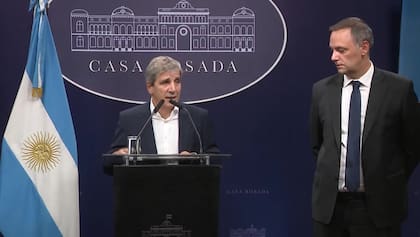 El jueves pasado, Luis Caputo y Manuel Adorni anunciaron la baja temporal de las retenciones al campo