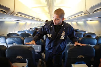 El jueves por la mañana despegó el cuarto vuelo con un grupo de cubanos deportados de Miami a La Habana