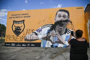 El jueves vandalizaron en Rosario el mural de Ángel Di María, que está pintado en la entrada del club El Torito, donde él jugó en su infancia